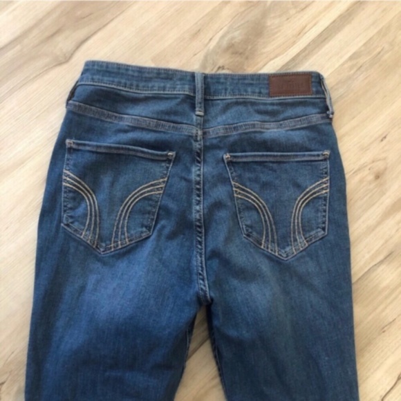 Hollister Women's Blue Distressed Straight Leg Jeans - Picture 3 of 8